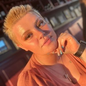 Meet your Posher, Sabrina